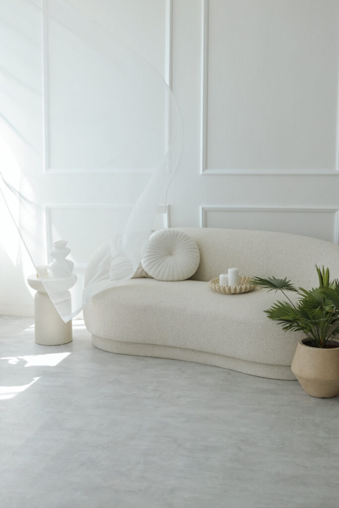 svetlý interiér fotografického ateliéru Gescha studio v Bratislave